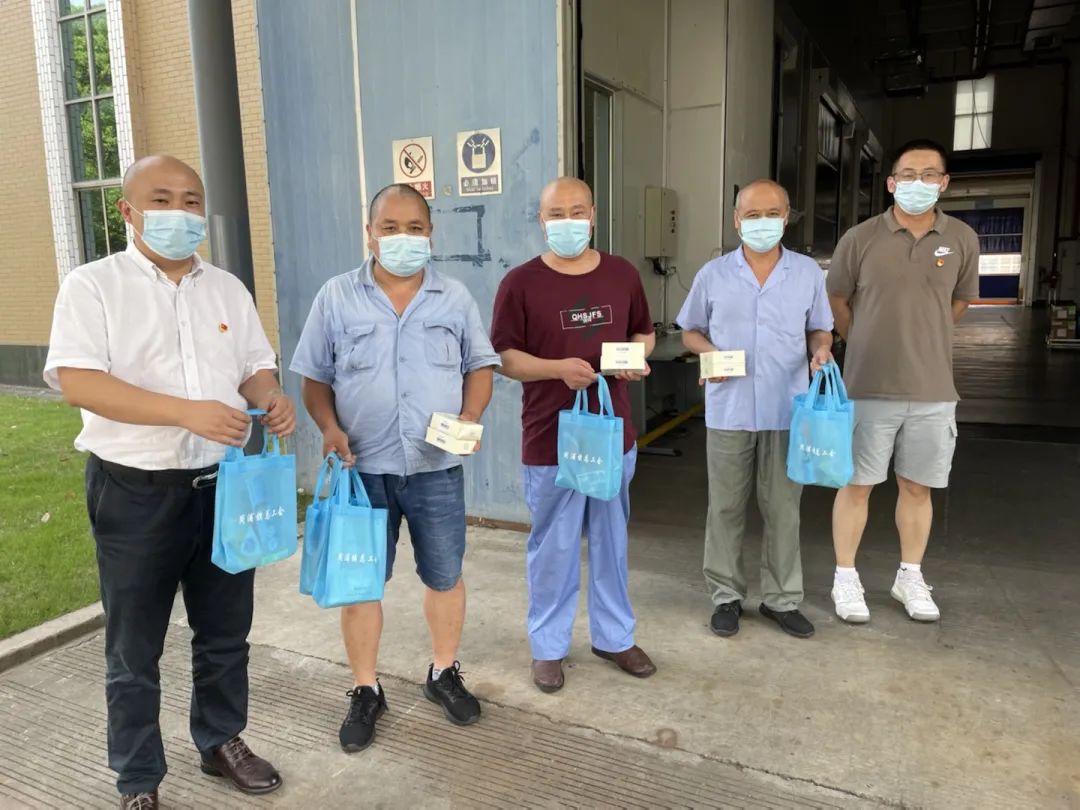 高溫堅(jiān)守迎“烤”驗(yàn)，慰問一線送清涼！